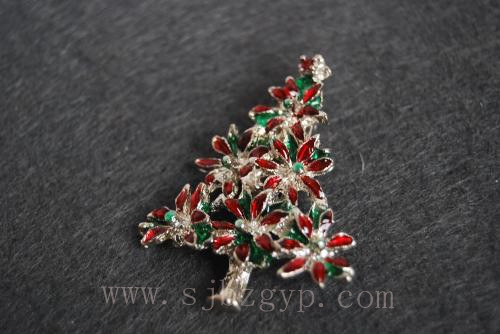 Christmas tree brooch